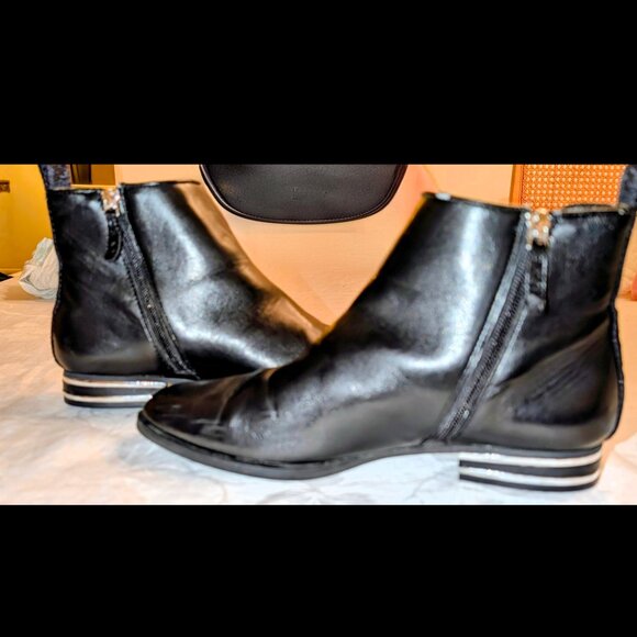 DKNY Lacey Metallic - Stripe Booties - Picture 2 of 8